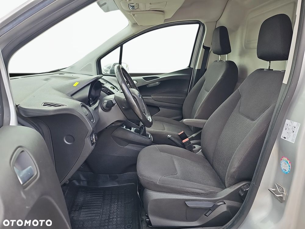 Ford Transit Courier - 11