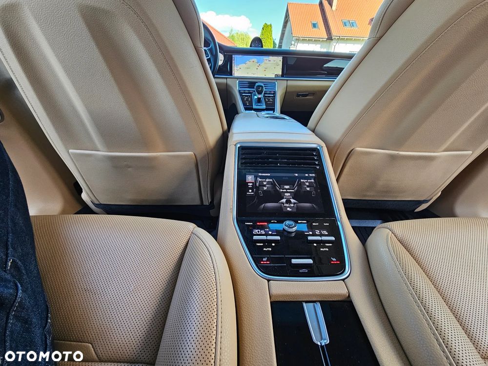 Porsche Panamera - 19