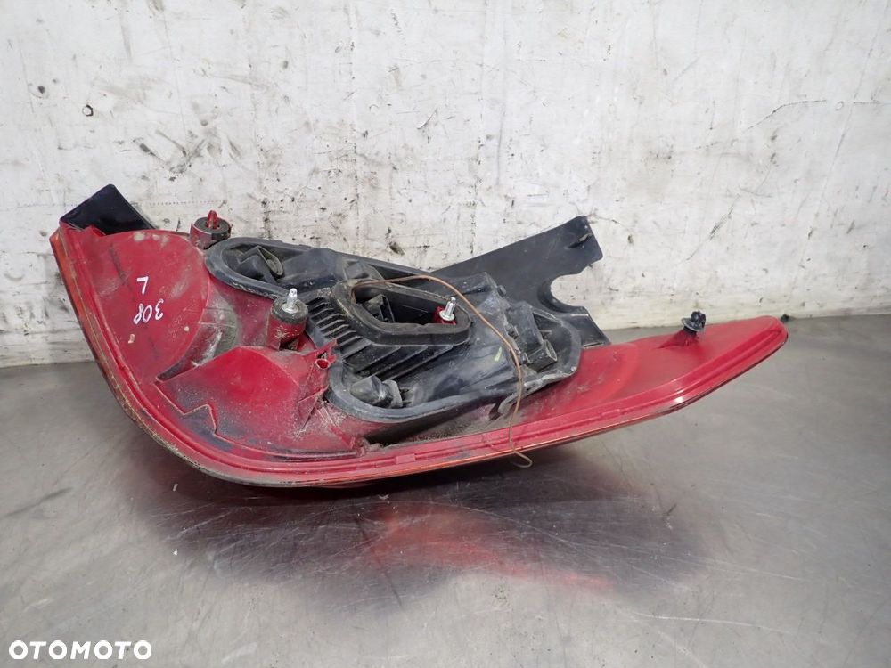 LAMPA LEWA TYLNA PEUGEOT 308 1.6 - 3