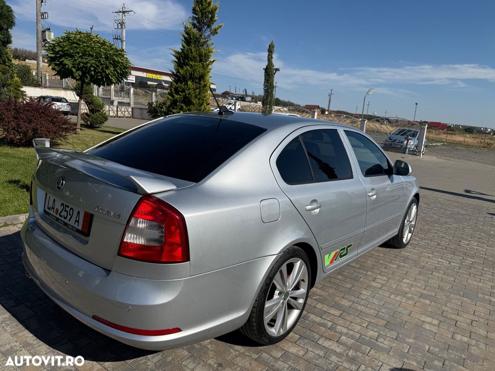 Skoda Octavia 2.0 TDI CR DPF RS - 9
