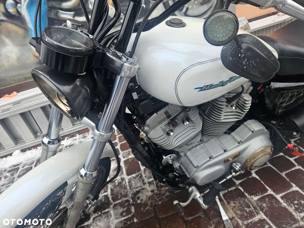 Harley-Davidson Sportster Custom 883C - 13