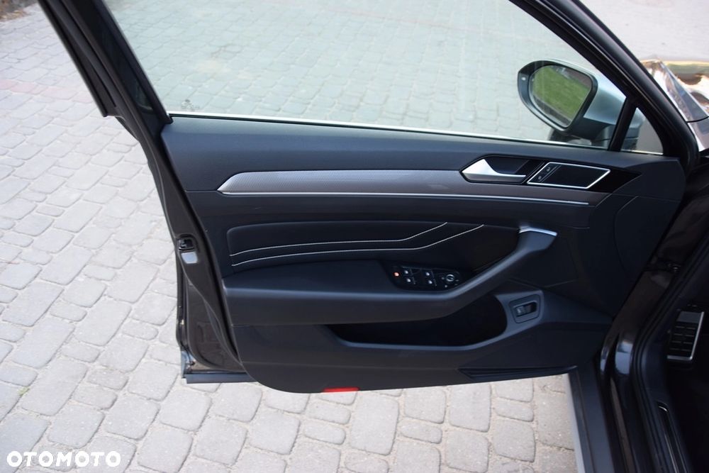 Volkswagen Passat Alltrack 2.0 TDI SCR DSG 4Motion - 29