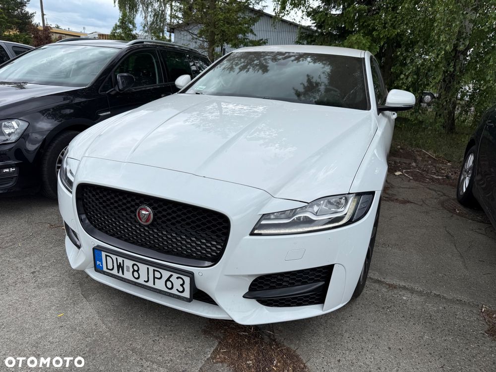 Jaguar XF 2.0 i4D R-Sport - 3