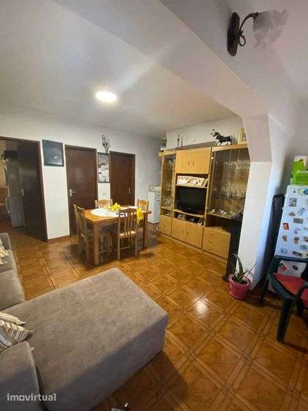 Apartamento T3 com Sótão Aproveitável no Centro de Salvaterra de Magos - Grande imagem: 4/9