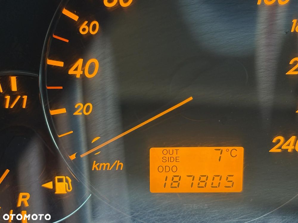 Toyota Avensis 2.0 VVT-i Executive - 11