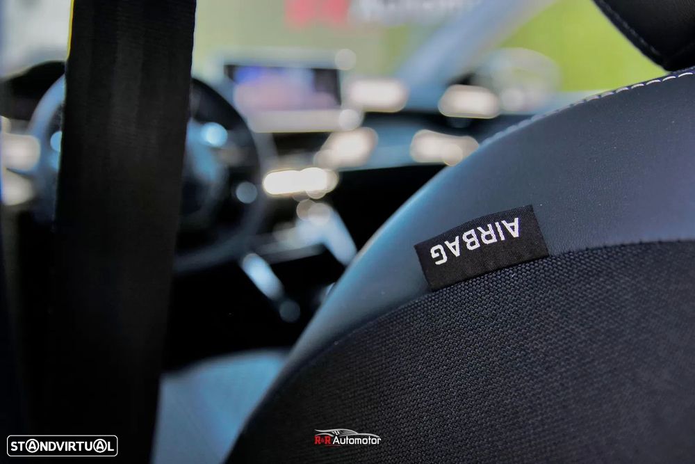 Peugeot 208 1.2 Hybrid Allure e-DCS6 - 28
