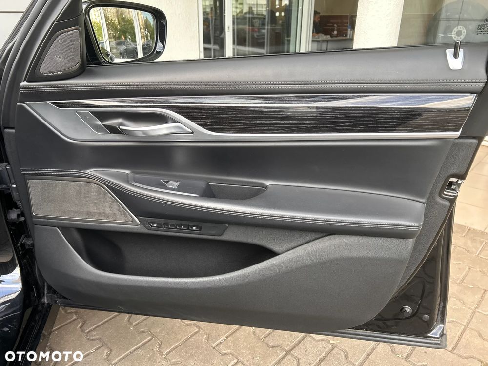 BMW Seria 7 750i xDrive sport - 21