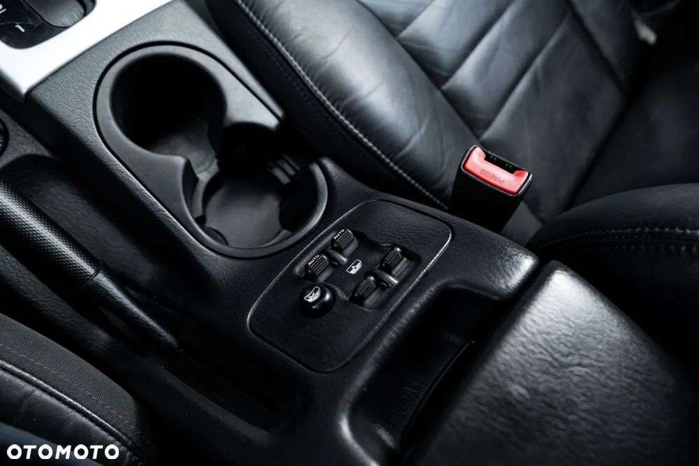Jeep Cherokee 3.7L Limited - 24