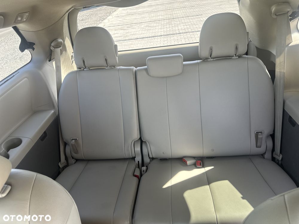 Toyota Sienna 3.5 V6 XLE AWD - 16