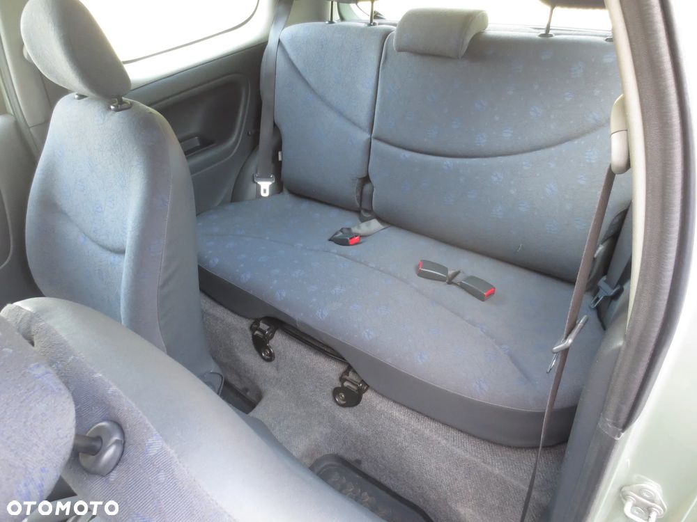 Toyota Yaris 1.0 Base - 6