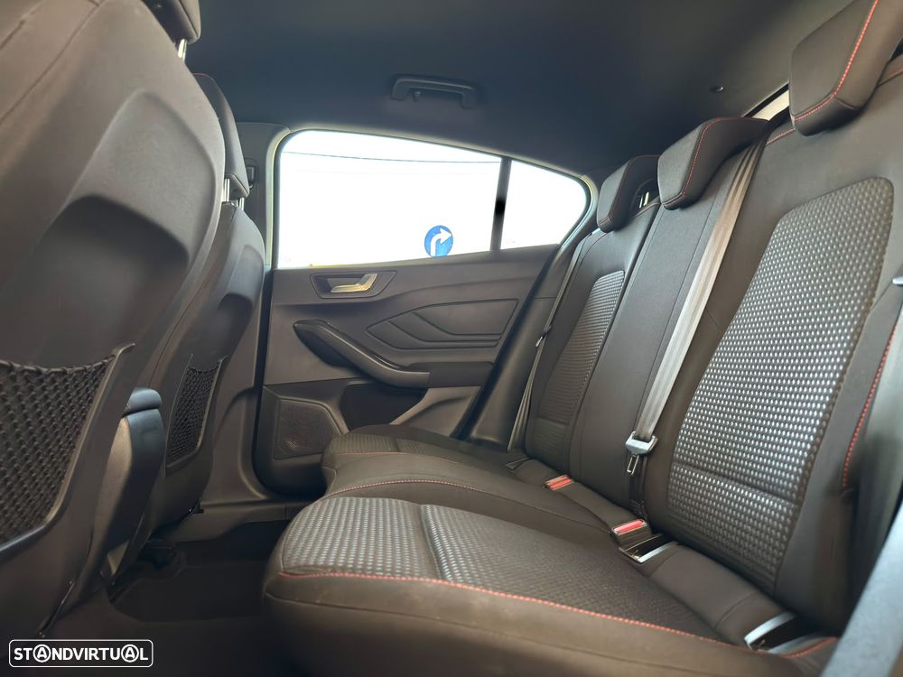 Ford Focus 1.0 EcoBoost MHEV ST-Line X - 15