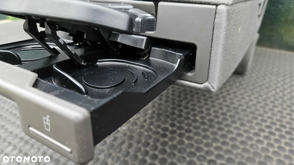 Podłokietnik Uchwyt Kubek Cup Holder Tył Tylny Oparcie Składane Welur Swing Audi A4 B6 B7 Sedan Kombi - 15
