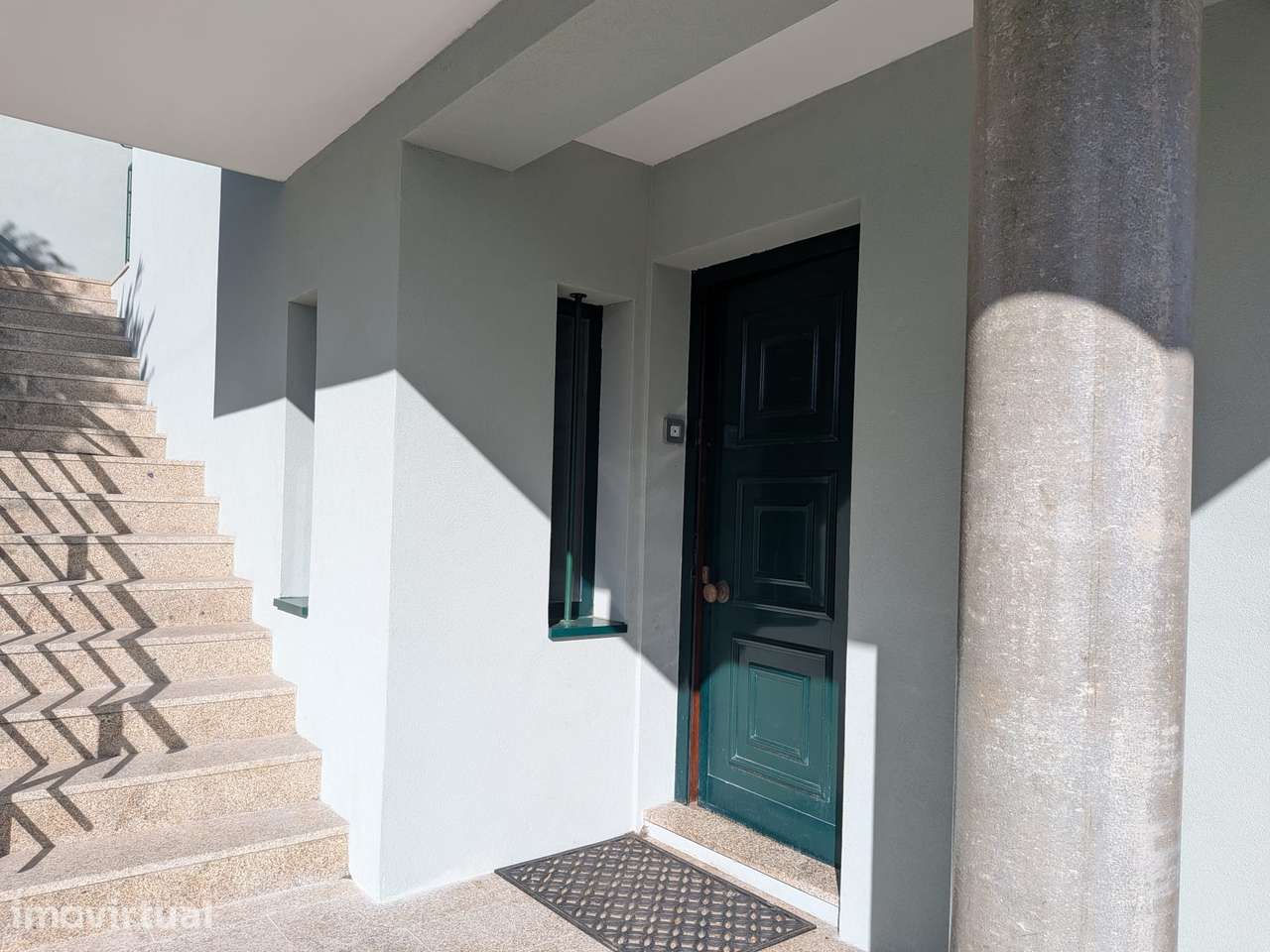 Moradia T4 pronta a habitar, com exterior recentemente renovado - Grande imagem: 4/9