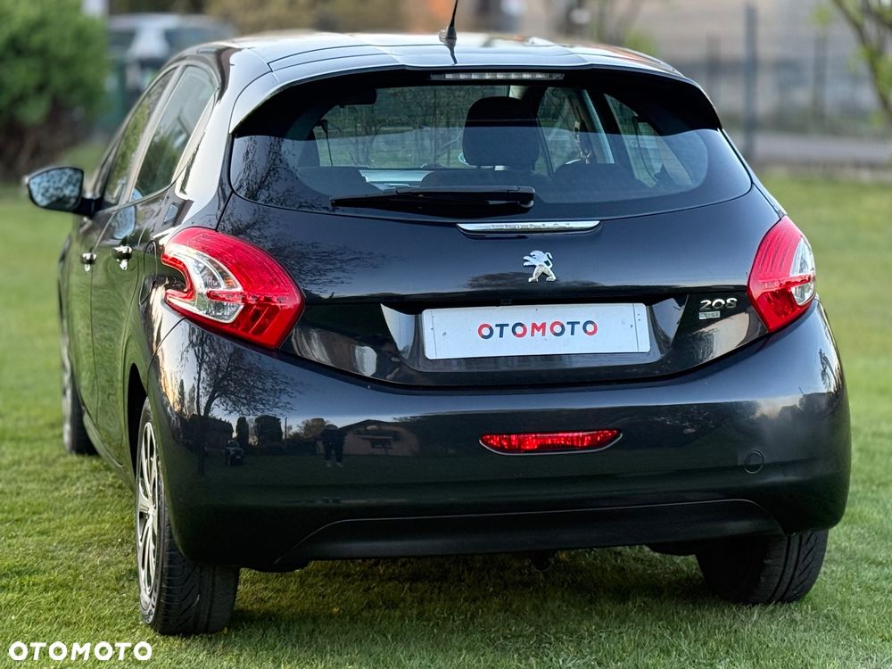 Peugeot 208 - 18