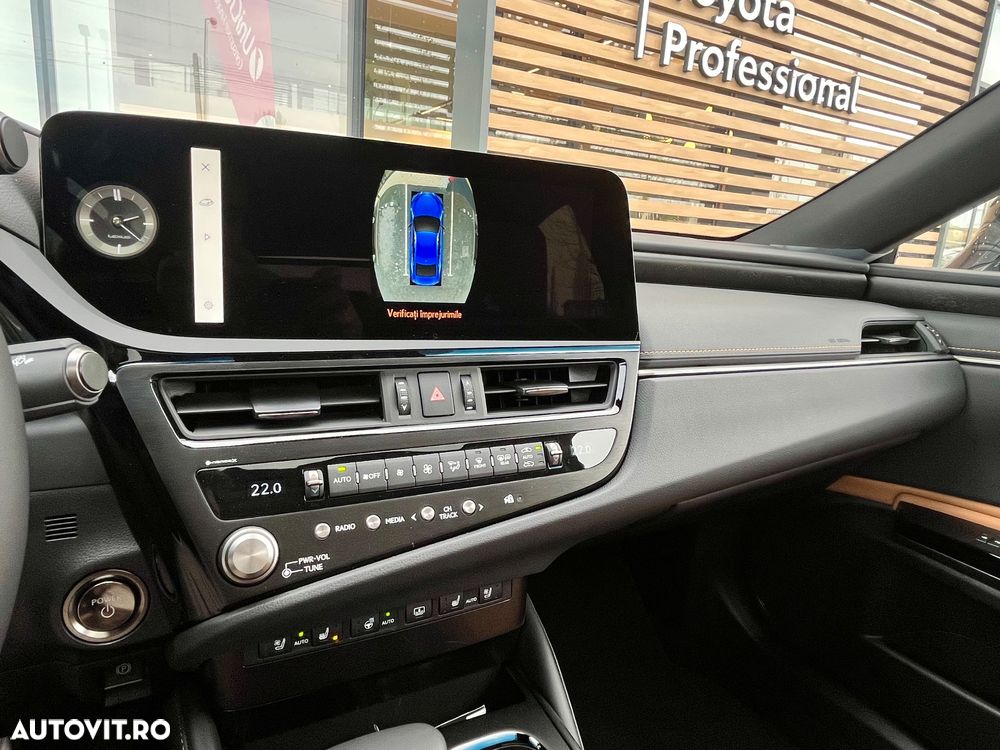 Lexus Seria ES 300h 2.5 TNGA HV 25H- 4X2 CVT Executive - 22