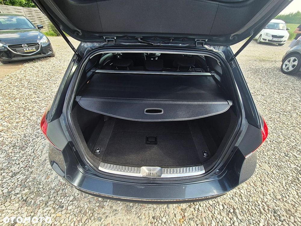Hyundai i40 Kombi blue 1.7 CRDi Family - 37