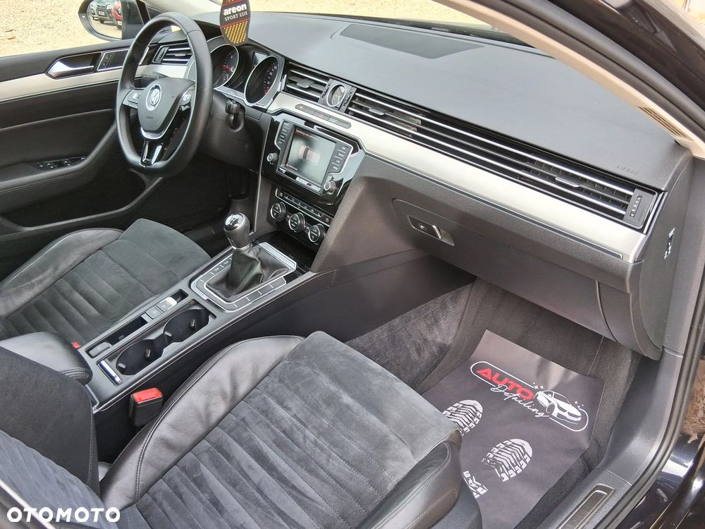 Volkswagen Passat - 11
