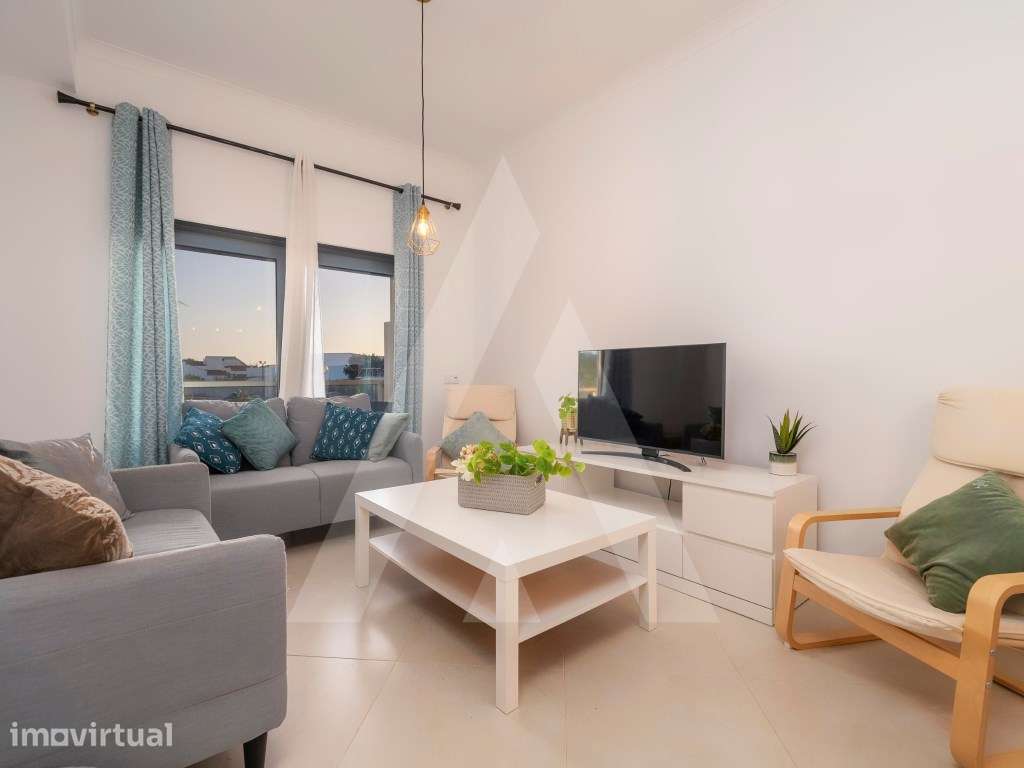 Apartamento T3 em óptimo estado e com boas áreas, em condomínio com... - Grande imagem: 2/56
