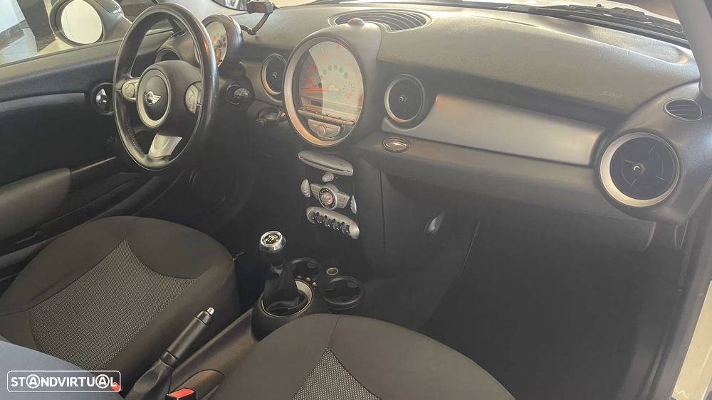 MINI 3 Portas One D - 24