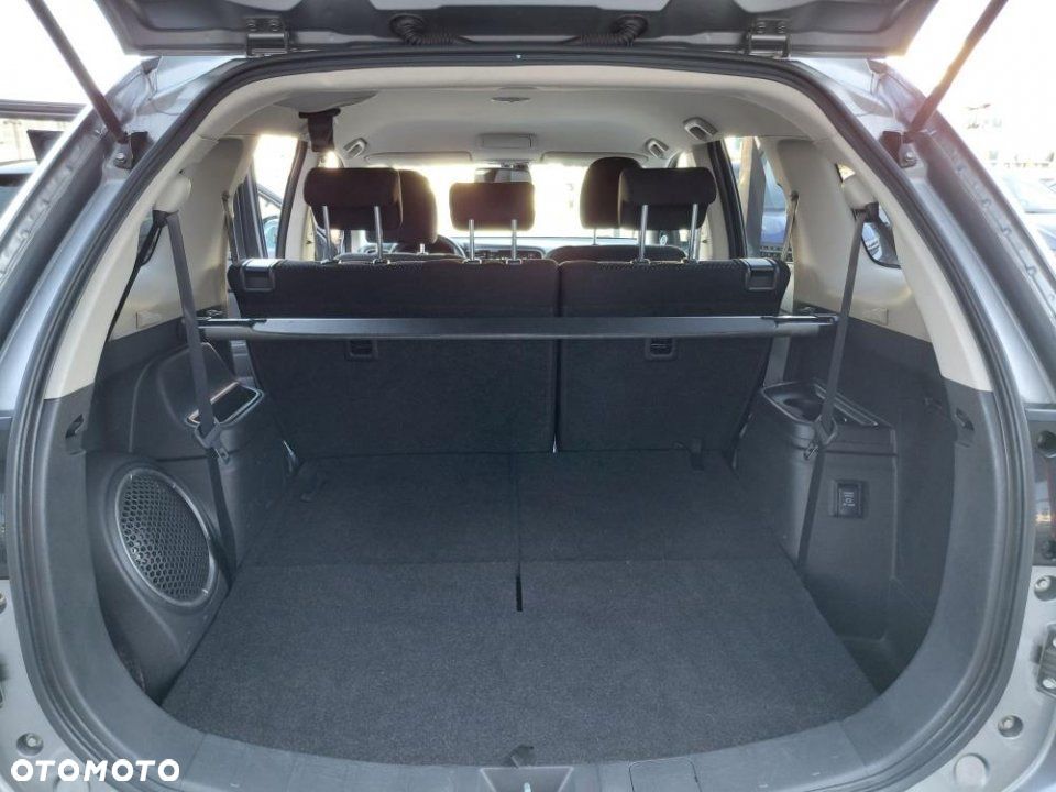 Mitsubishi Outlander - 12