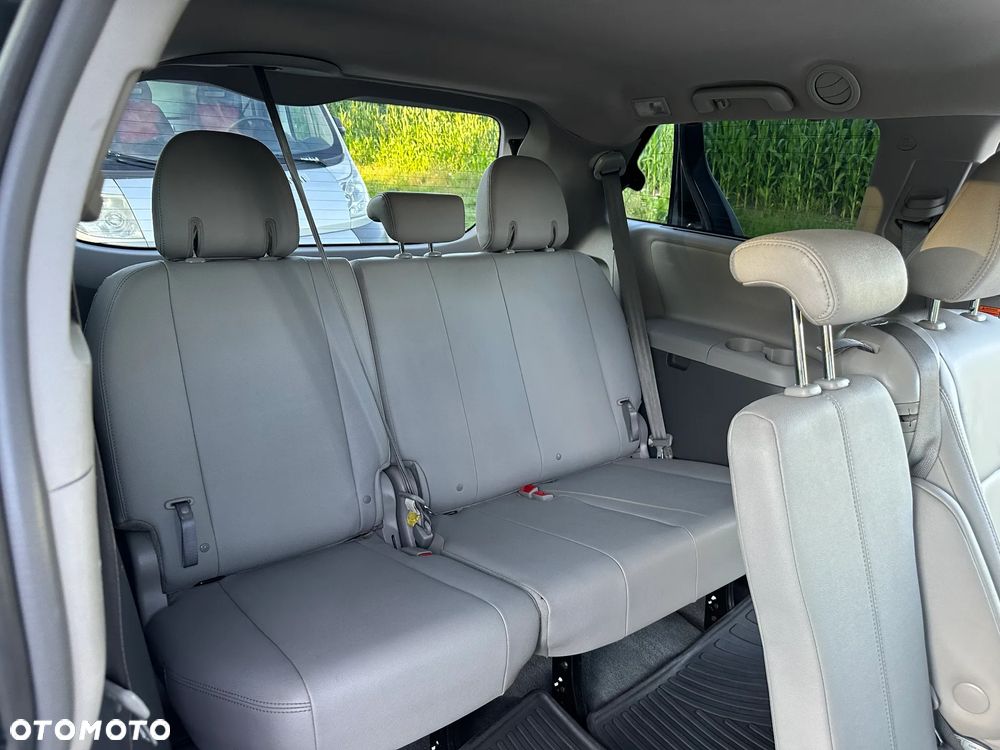 Toyota Sienna - 9