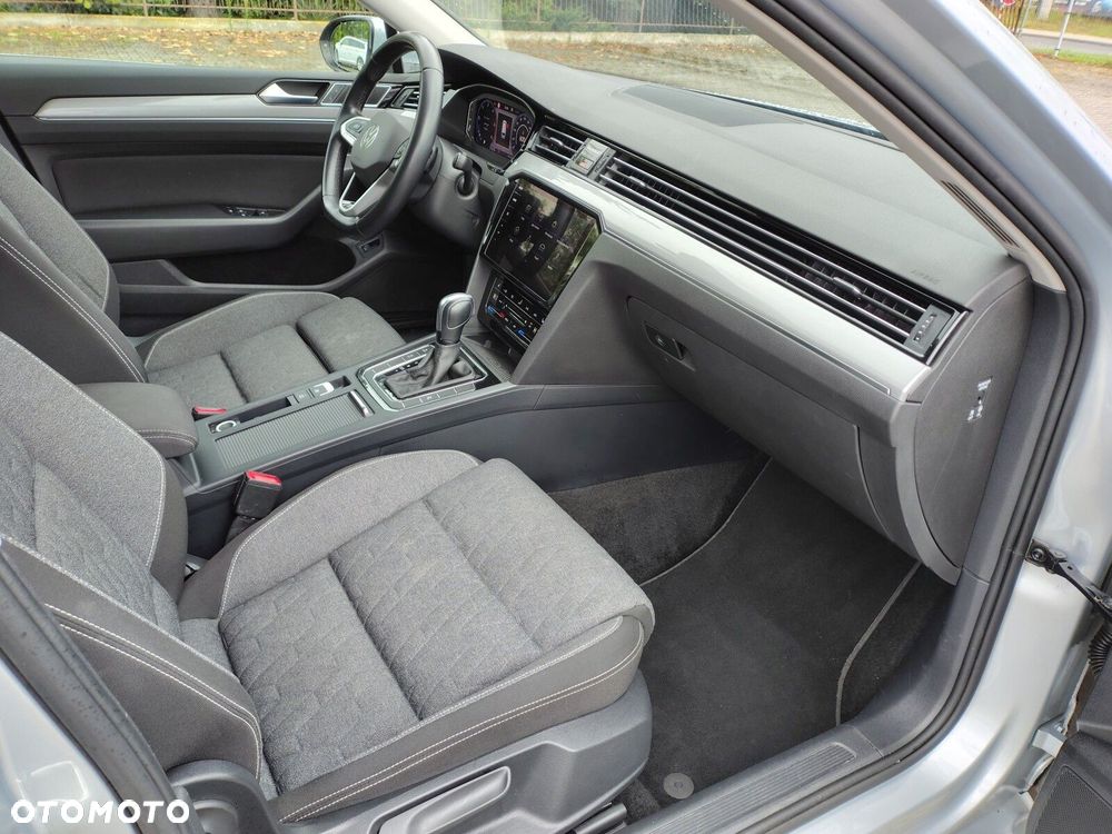 Volkswagen Passat - 20