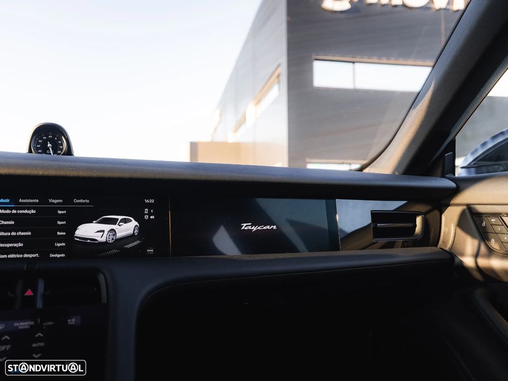 Porsche Taycan Cross Turismo 4S - 22