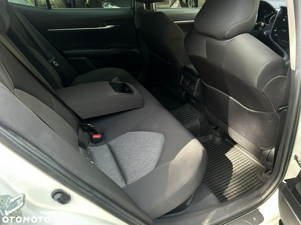 Toyota Camry - 13