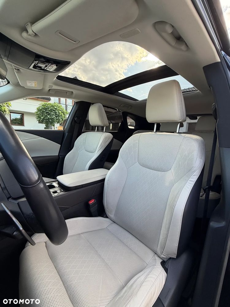 Lexus RX 450h+ Omotenashi - 13