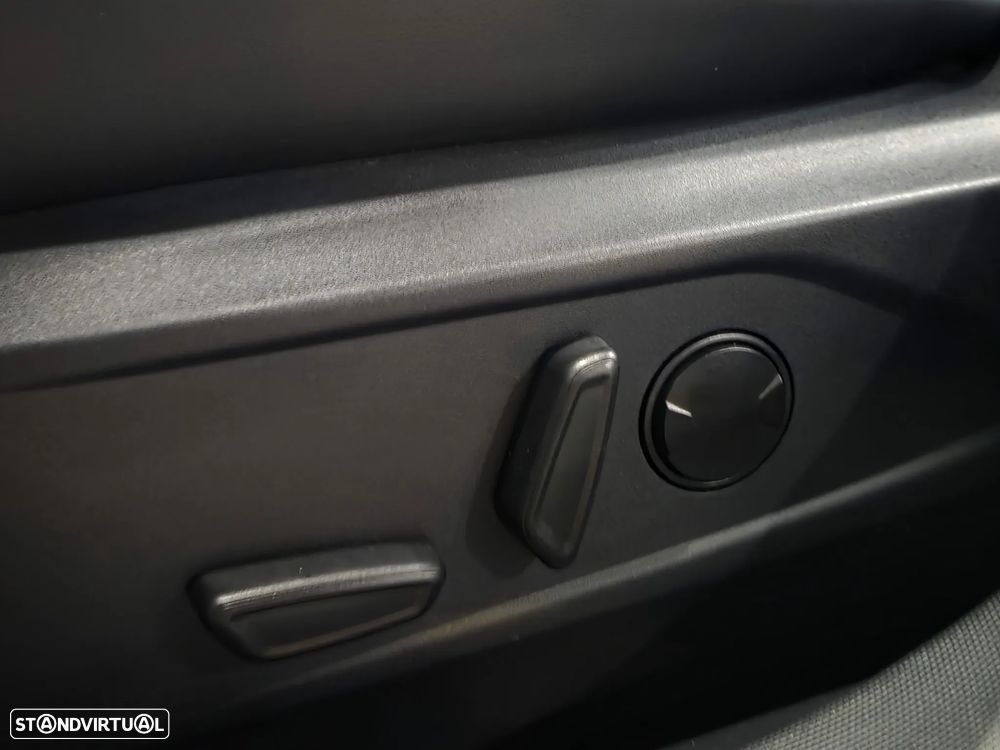 Ford Mustang Mach-E AWD PREMIUM - 27