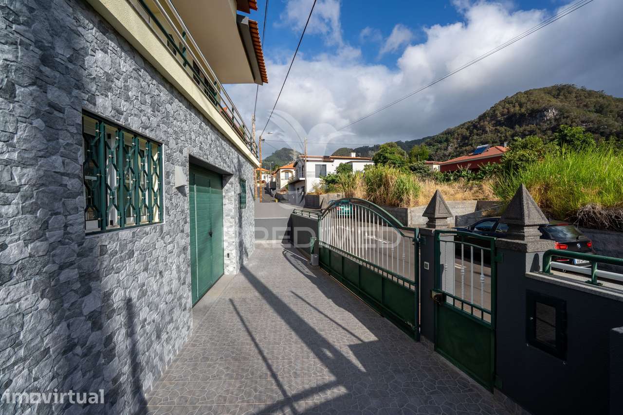 Moradia T3 em Machico com terreno 1180m2 e garagem para 6 carros - Grande imagem: 3/32