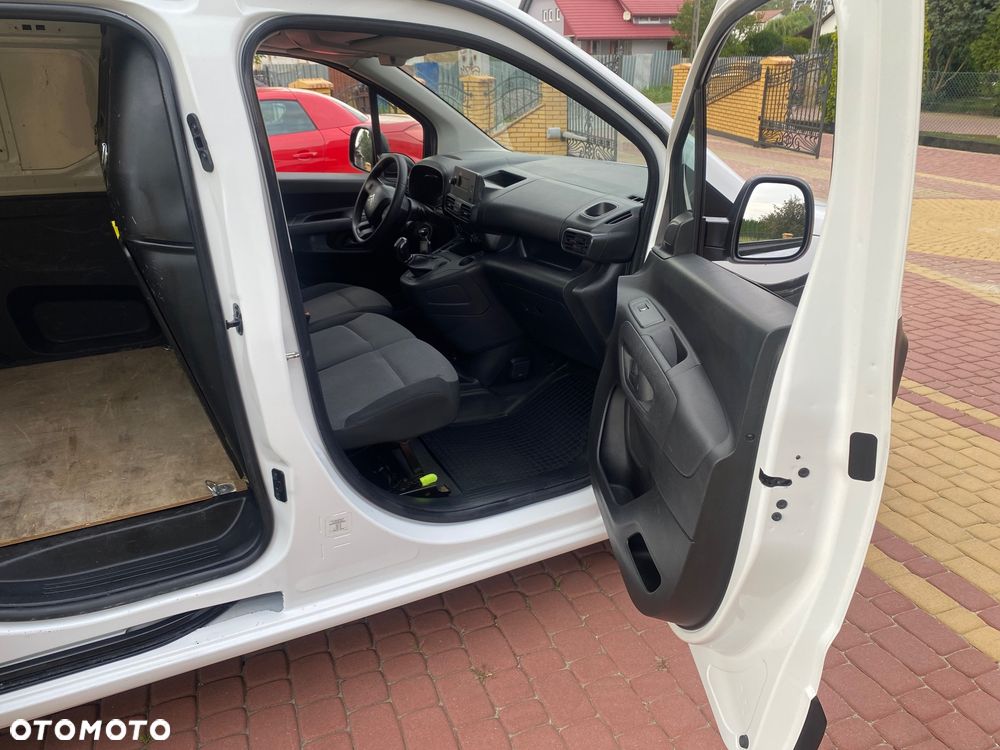 Peugeot PARTNER 1.6HDI 3-osobowy zakupiony w salonie w Rzeszowie - 21