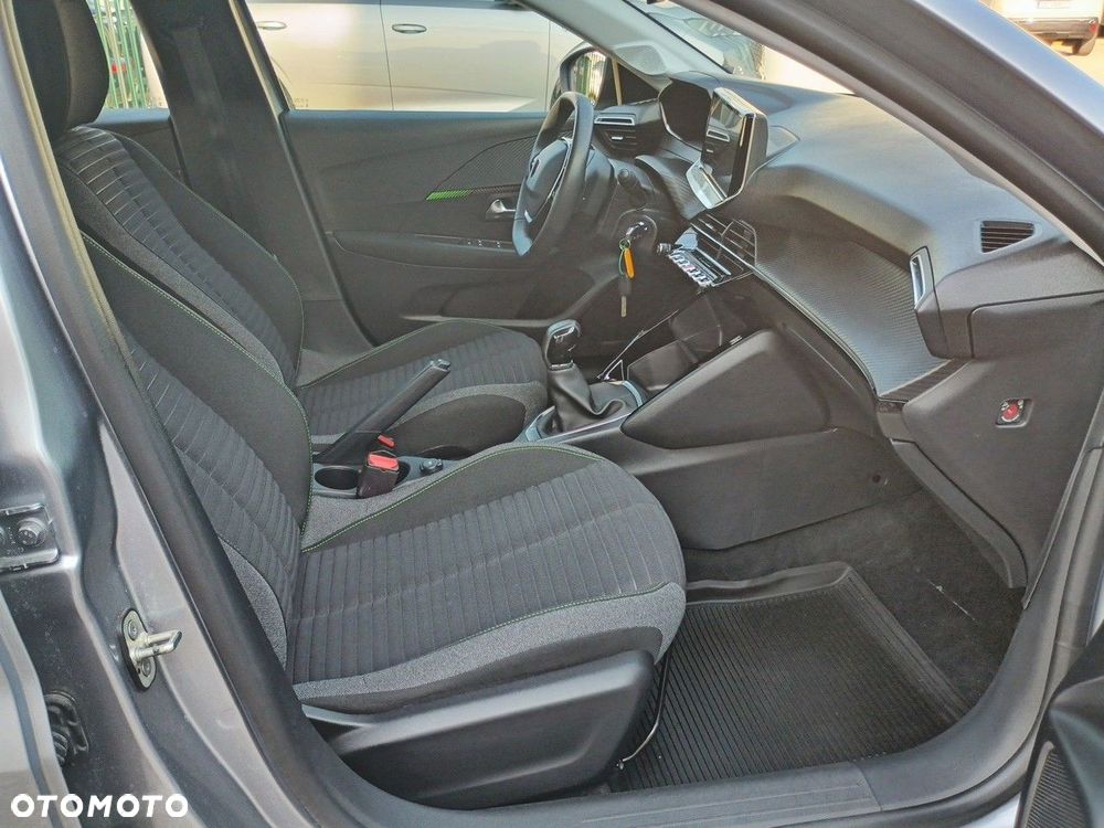 Peugeot 208 - 14