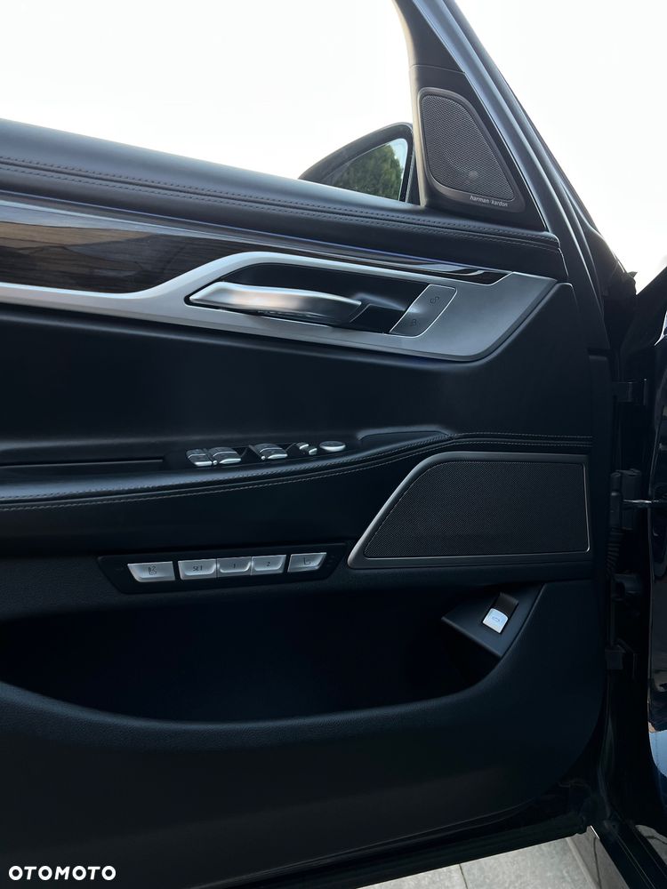 BMW Seria 7 750d xDrive sport - 38
