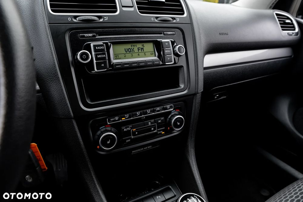 Volkswagen Golf - 32
