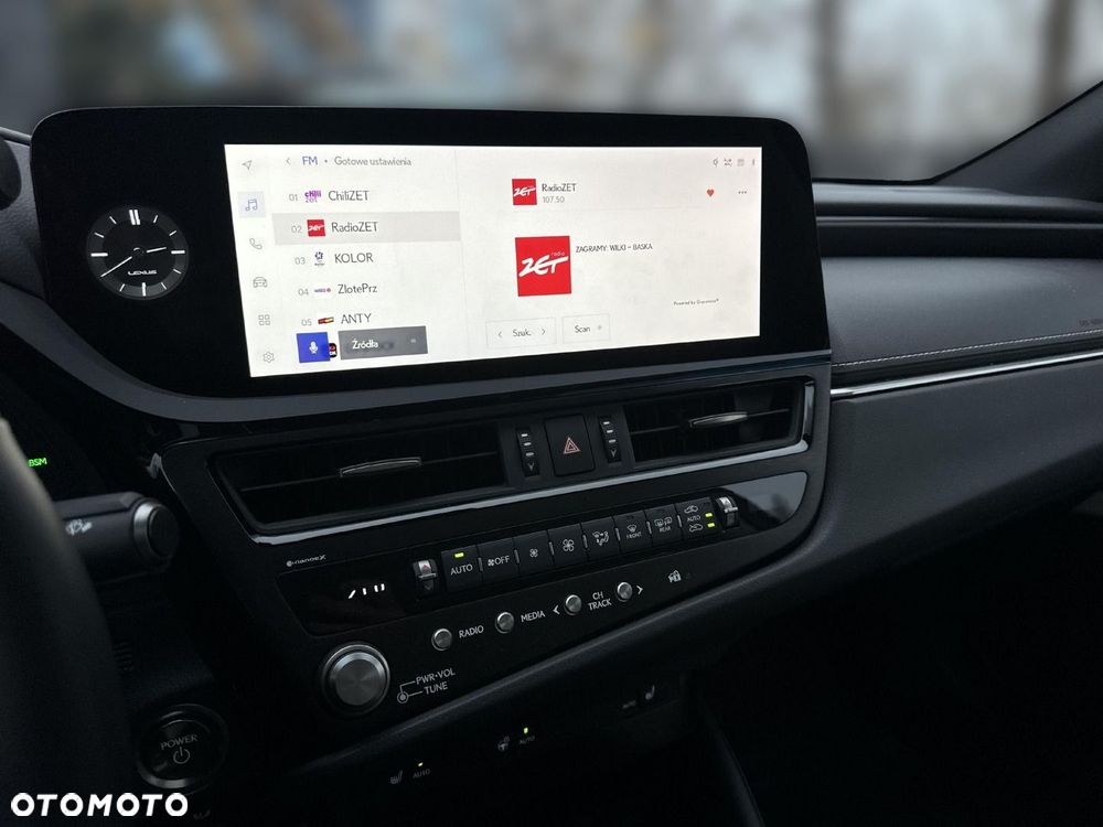 Lexus ES 300h Business Edition - 18