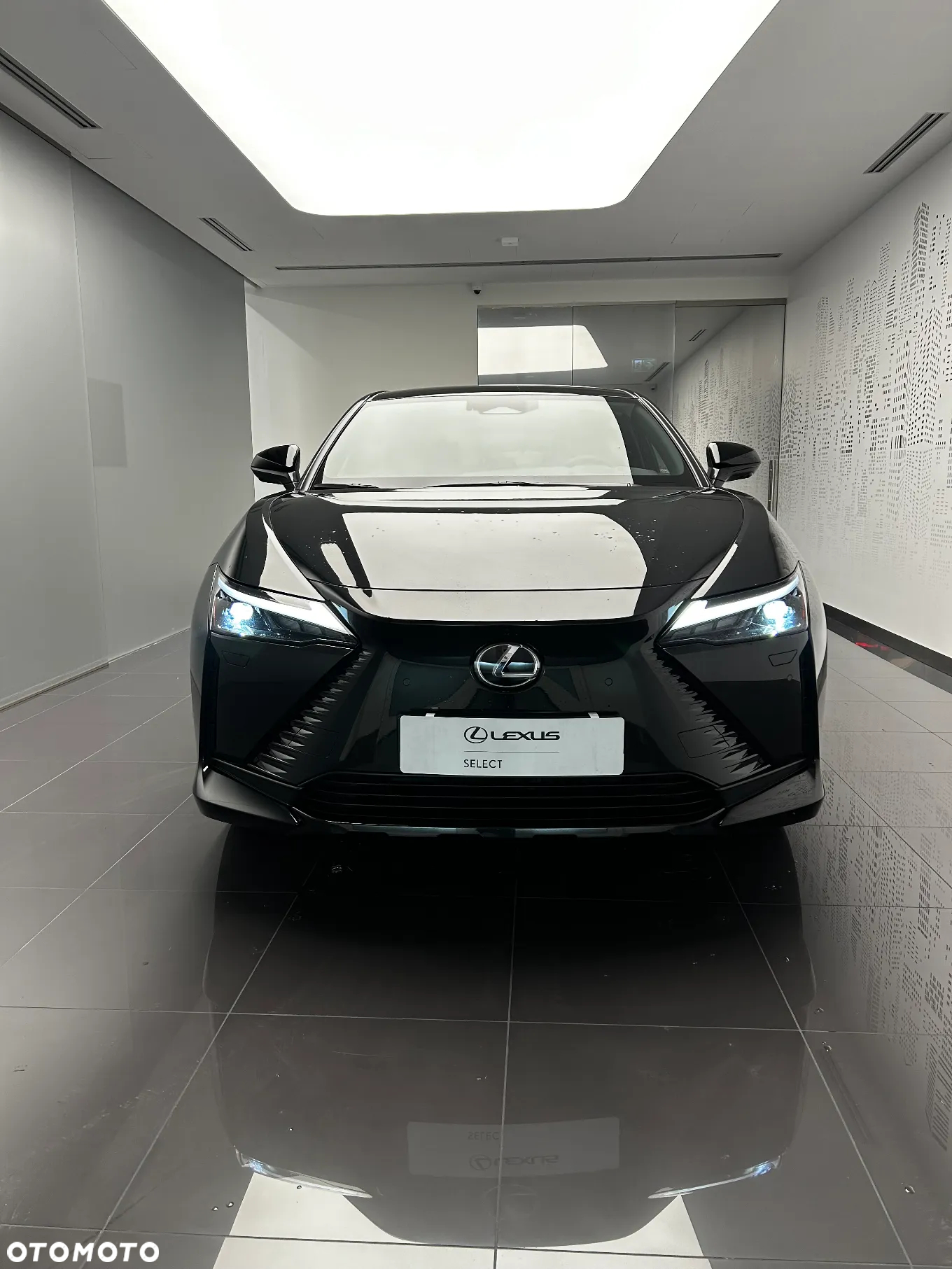 Lexus RZ - 2