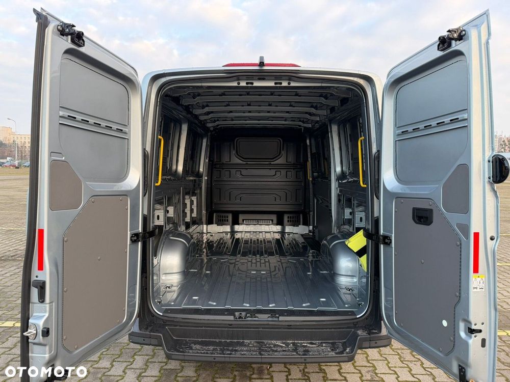 Volkswagen Crafter 35 2.0 TDI L3H3 177 KM AUTOMAT - 8