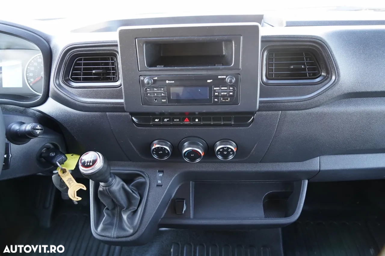 Renault MASTER / BLASZAK / PANEL / MANUAL / CARCASĂ DE REMORCARE / 2022 - 29