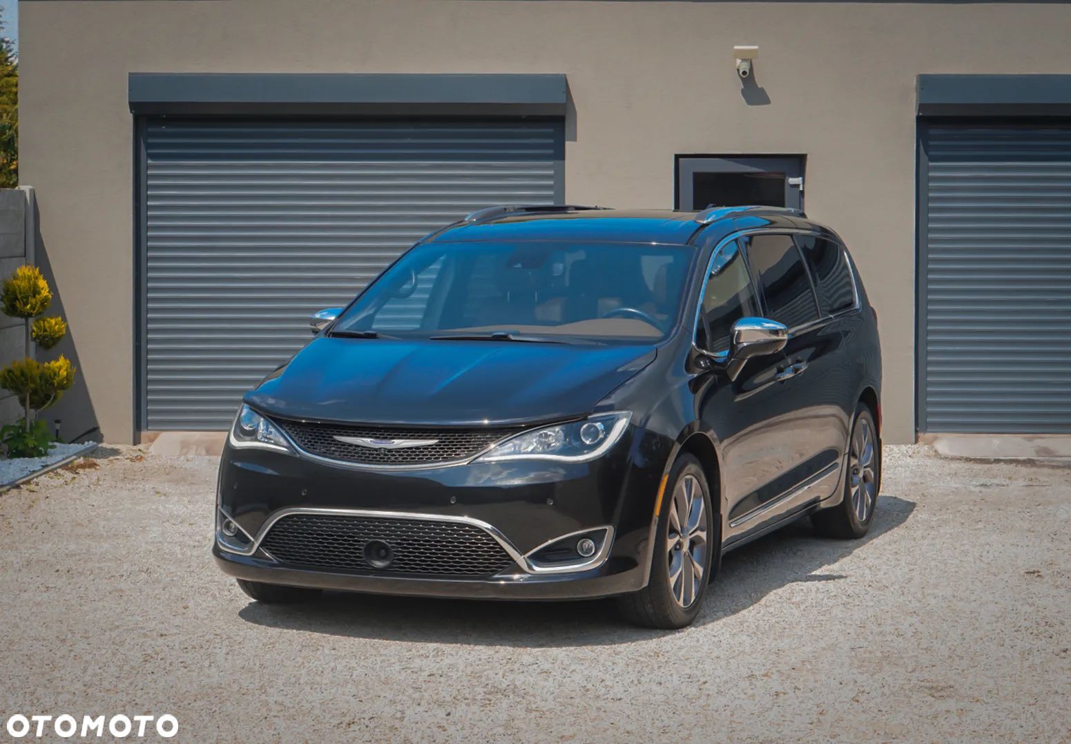 Chrysler Pacifica - 1