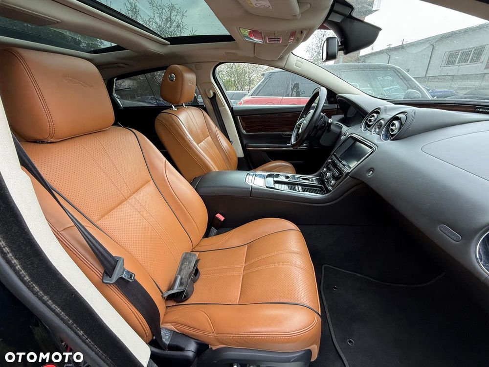 Jaguar XJ 3.0 D V6 LWB Portfolio - 10