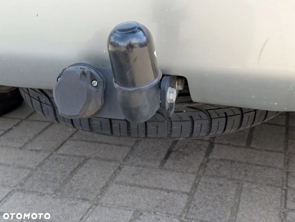 Toyota Corolla Verso 2.2 D-4D Sol + 7os - 17