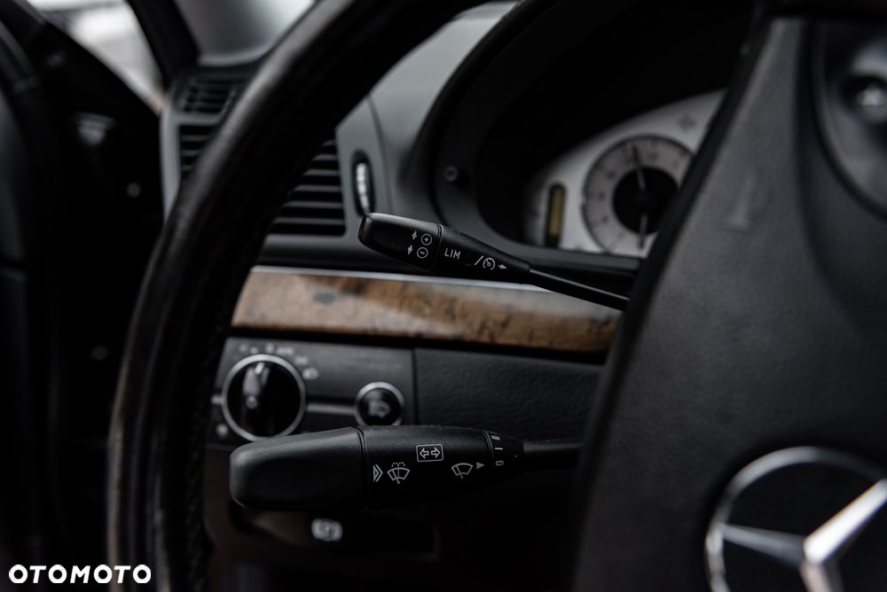 Mercedes-Benz Klasa E 320 T 4Matic Avantgarde - 32