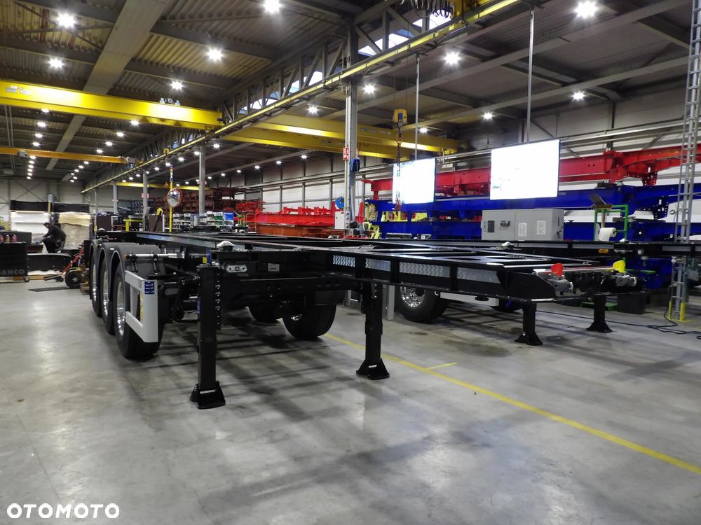 Lag naczepa podkontenerowa ADR - 4