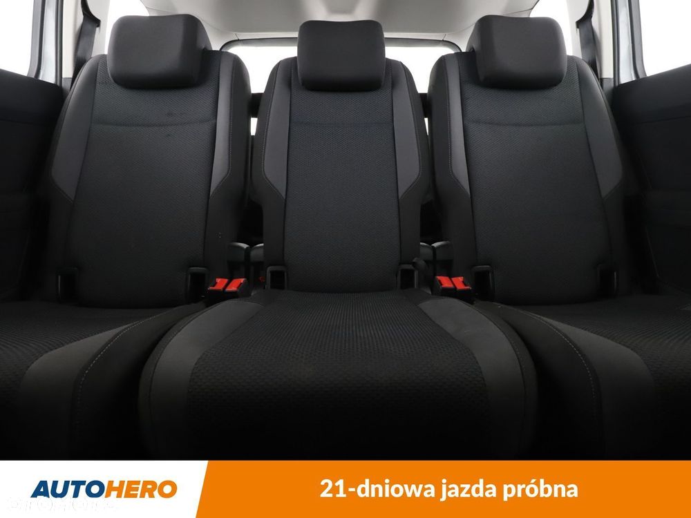 Volkswagen Touran - 16