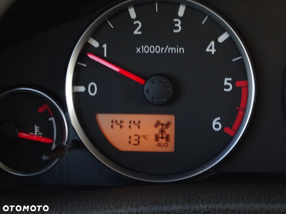 Nissan Pathfinder 2.5 DCi Elegance + - 11