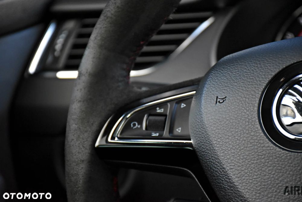 Skoda Octavia 2.0 TDI DSG RS - 30