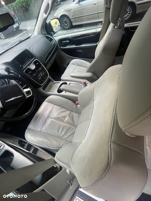 Chrysler Town & Country 3.6 Limited - 39
