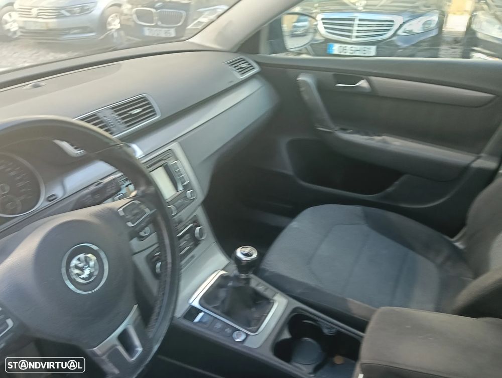 VW Passat Variant 2.0 TDi Confortline - 12