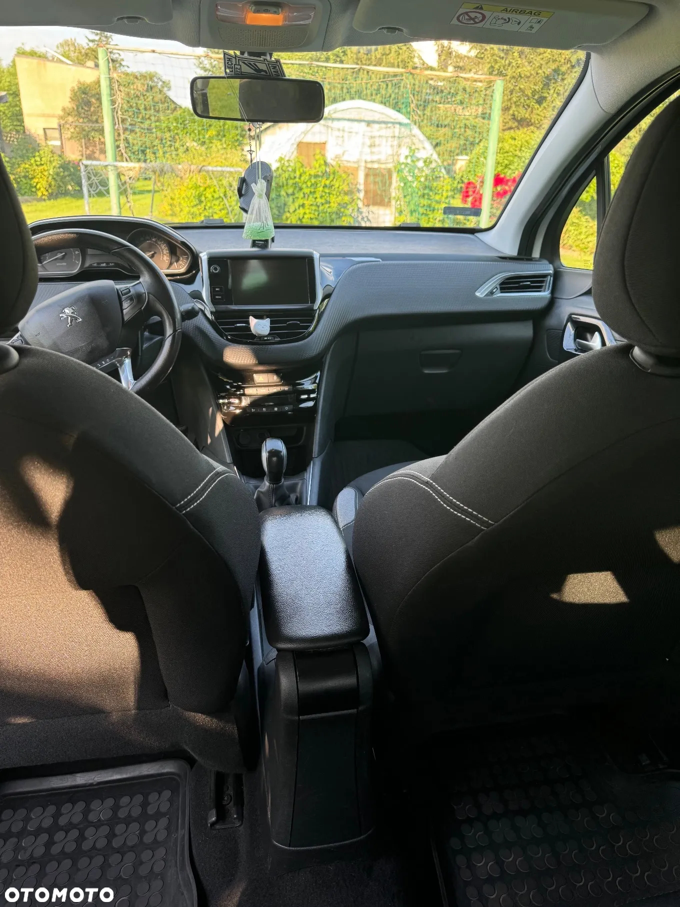 Peugeot 208 - 5